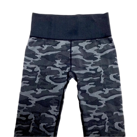 SOULCYCLE Camo Print Seamless Leggings Tights in Black and Gray - Picture 5 of 11